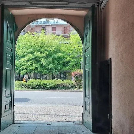 Casa Elena * كومو